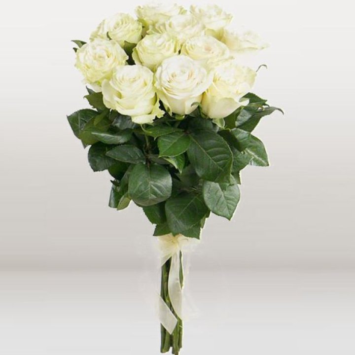 11 белых голландских роз в Ангарске