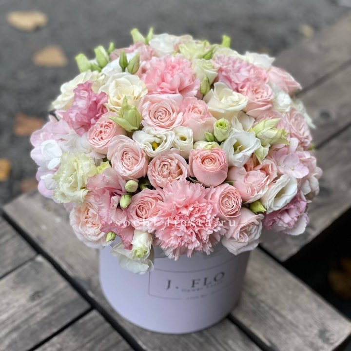 Цветочный бокс "Люксур" в Ангарске