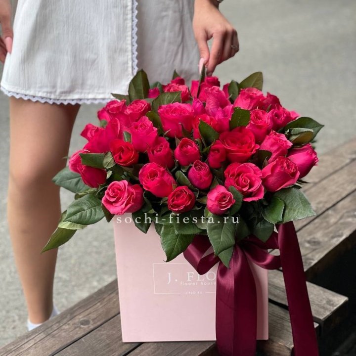 55 алых роз в кубе в Ангарске