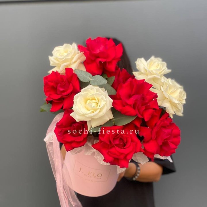 13 Французских роз в боксе в Ангарске