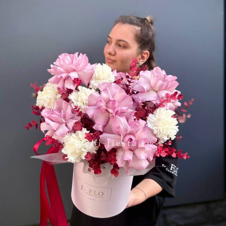 Бокс с французскими розами "Вела вита" в Ангарске