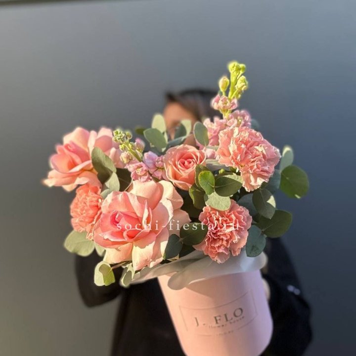 Цветы в боксе "Сизара" в Ангарске