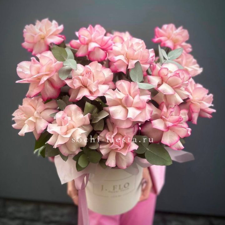 17 Французских  роз Венди в боксе в Ангарске