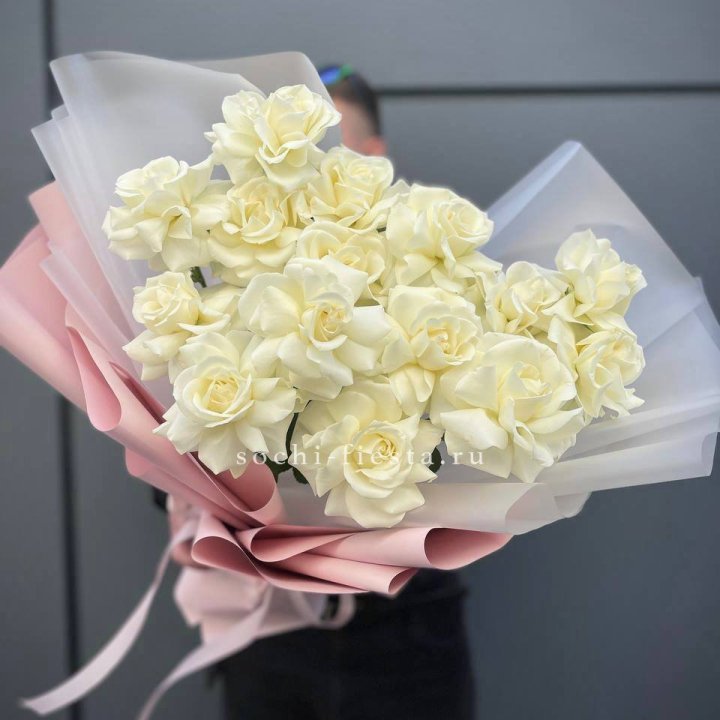 Букет из 15 французских роз Вайт дрим в Ангарске