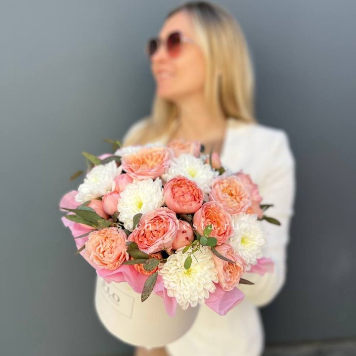 Нежная коробка с цветами в Ангарске