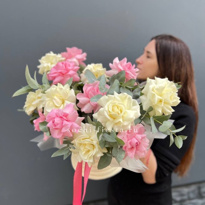 Зефирный бокс из 17 французских роз микс в Ангарске