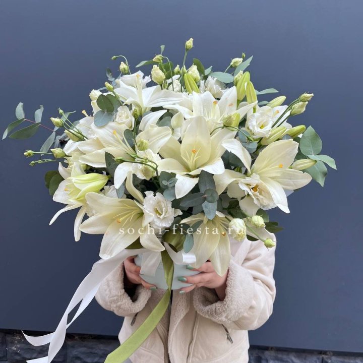 Бокс лилий и эустомы в Ангарске