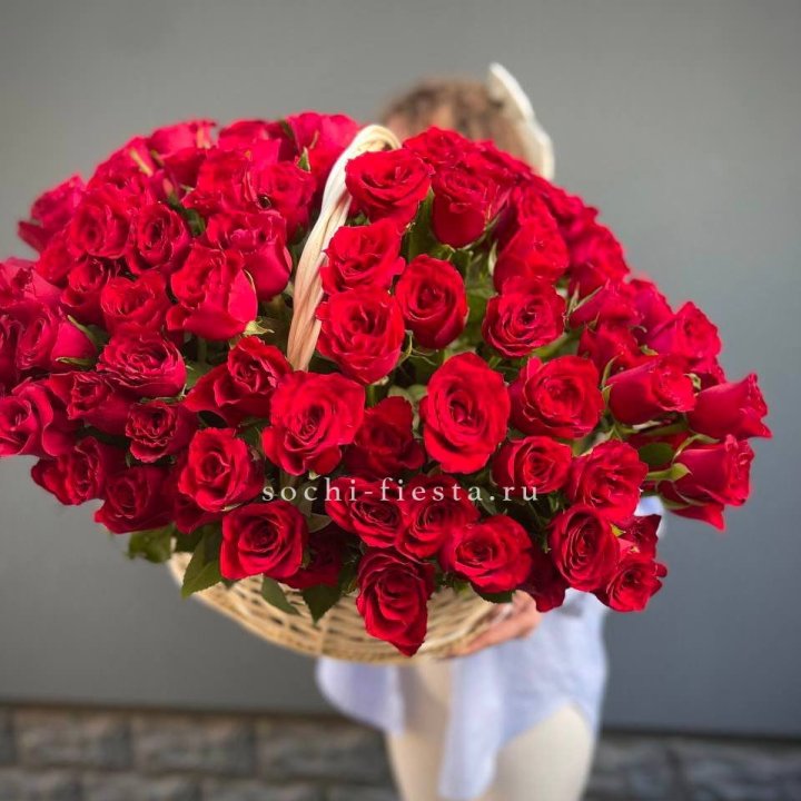 121 красная роза в корзине   в Ангарске