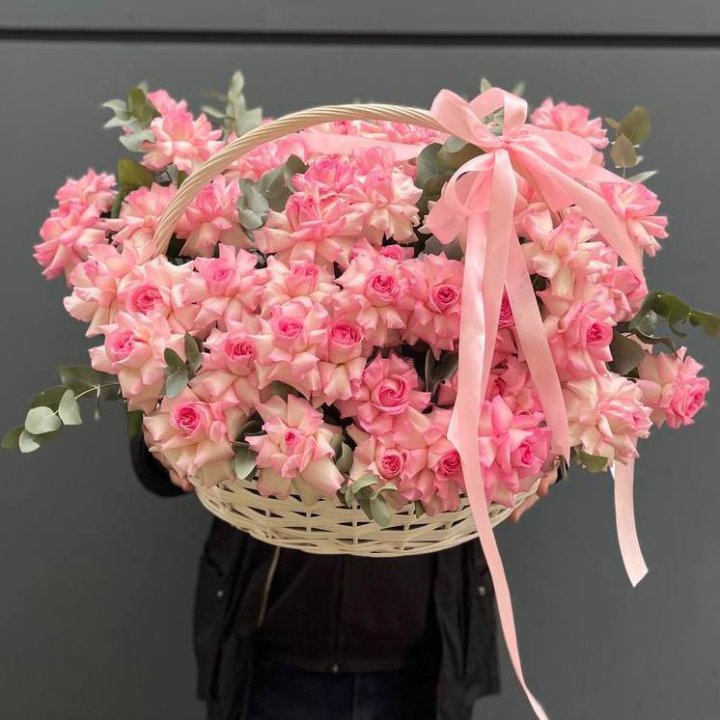 51 розовая роза в корзине в Ангарске