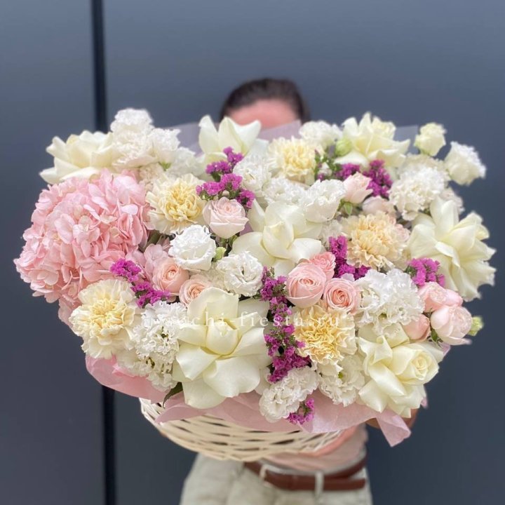 Корзина "Воздушная нежность" в Ангарске