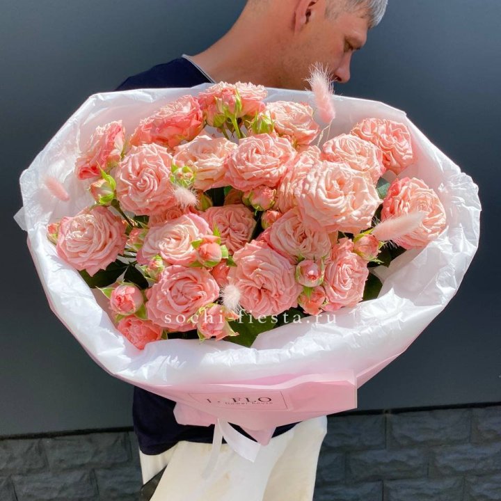 Пионовидные розы Мадам Бомбастик в Ангарске