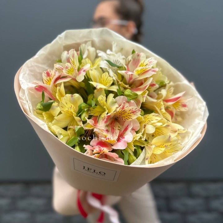 Альстромерии в нежном оформлении в Ангарске