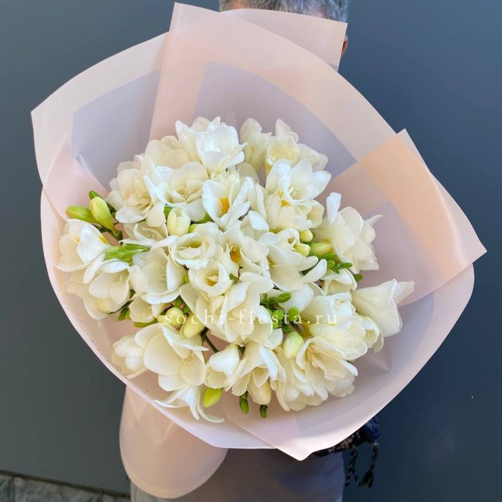 Букет белых фрезий  в Ангарске