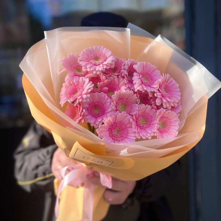 17 розовых гербер  в Ангарске