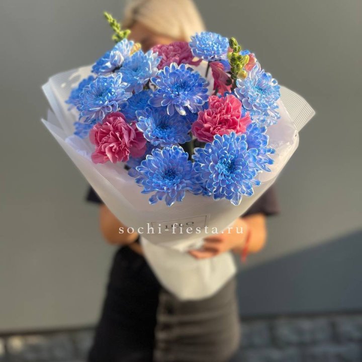 Букет сборный с хризантемой в Ангарске