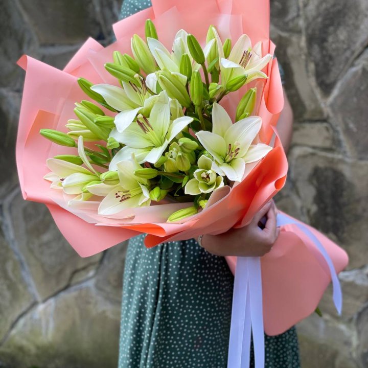 Букет из 7 белых лилий в Ангарске
