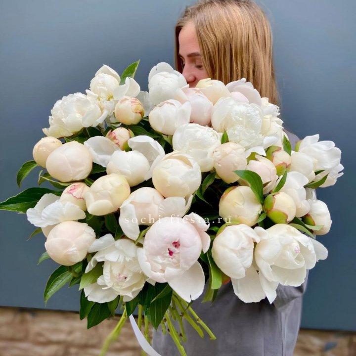 Охапка пионов в Ангарске
