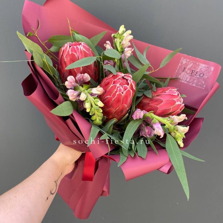 Букет из протеи "Квин" в Ангарске