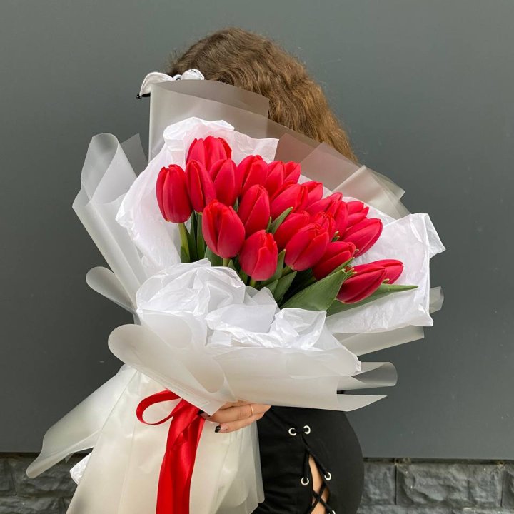  25 красных воздушных тюльпанов в Ангарске