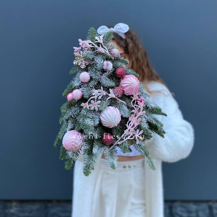 Новогодняя елочка "Розе" в Ангарске