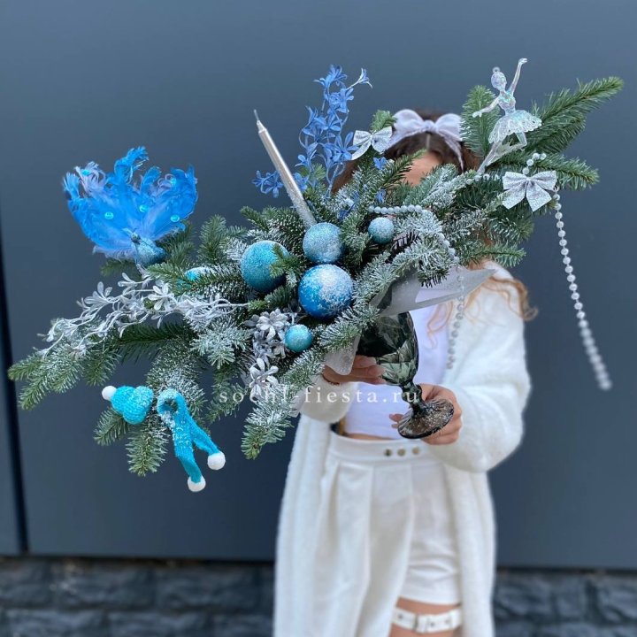 Композиция в бокале голубая в Ангарске