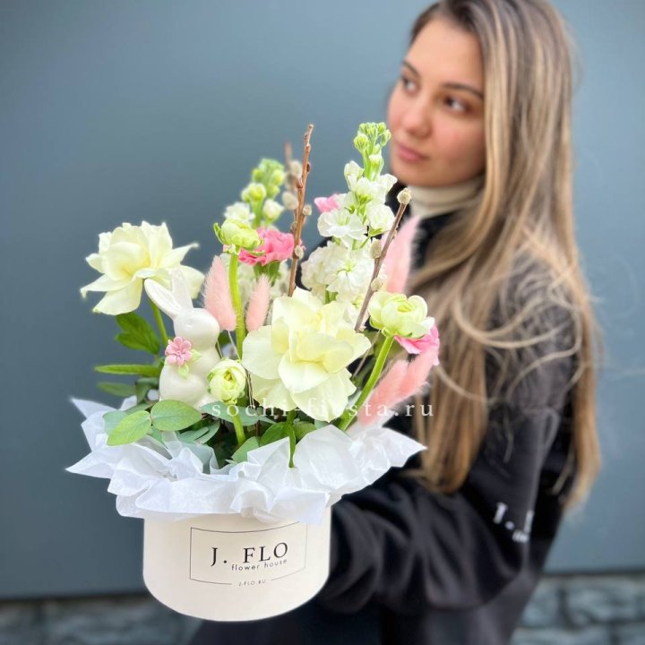 Цветочный бокс "Пасхальная композиция" в Ангарске