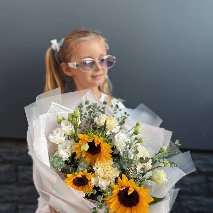 Букет  из стойких цветов с подсолнухами в Ангарске