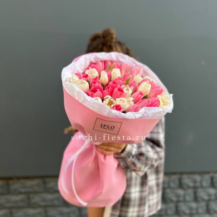 51 бело-розовый тюльпан в Ангарске