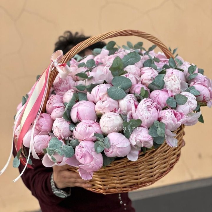 Корзина пионов "75" в Ангарске