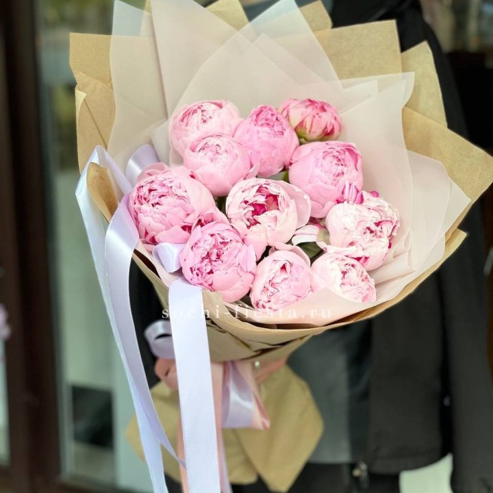 11 пионов в оформлении в Ангарске