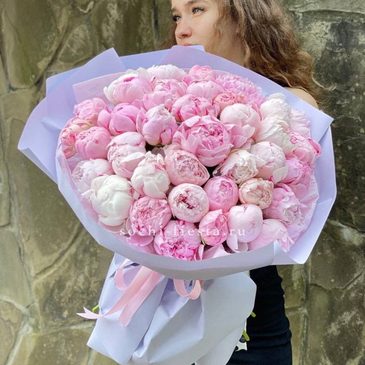 39 нежных пионов в Ангарске