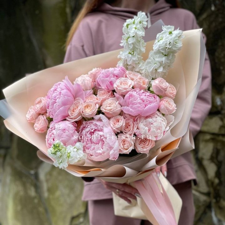 Букет с пионами №1 в Ангарске