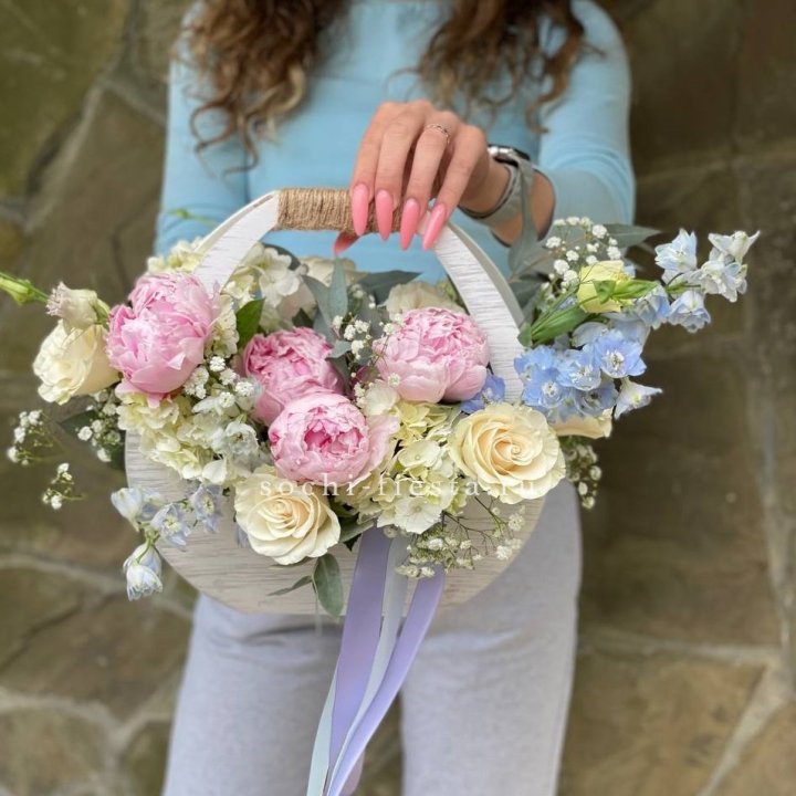 Ящик с пионами в Ангарске