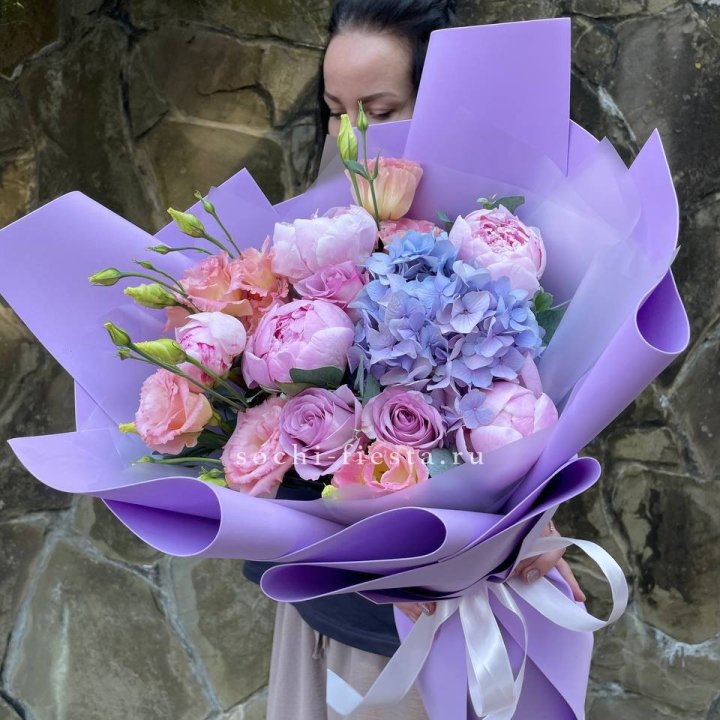 Букет с пионами "Блю логан" в Ангарске