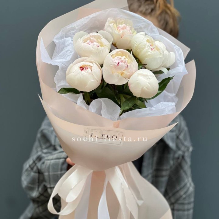 Букет белых пионов в Ангарске