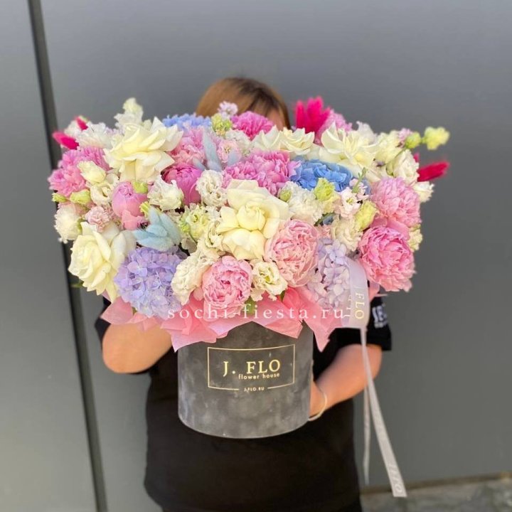 Цилиндр с пионами "Аса" в Ангарске