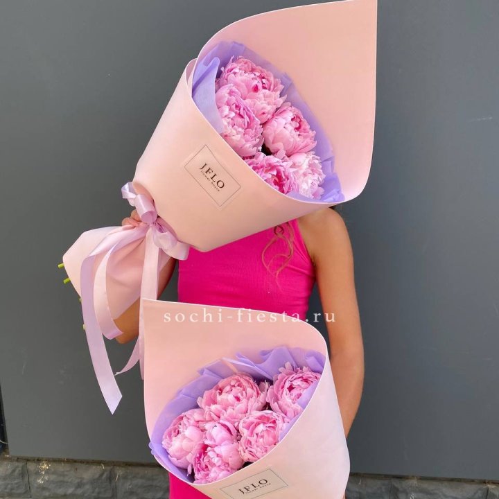 Букет из 5 пионов в Ангарске