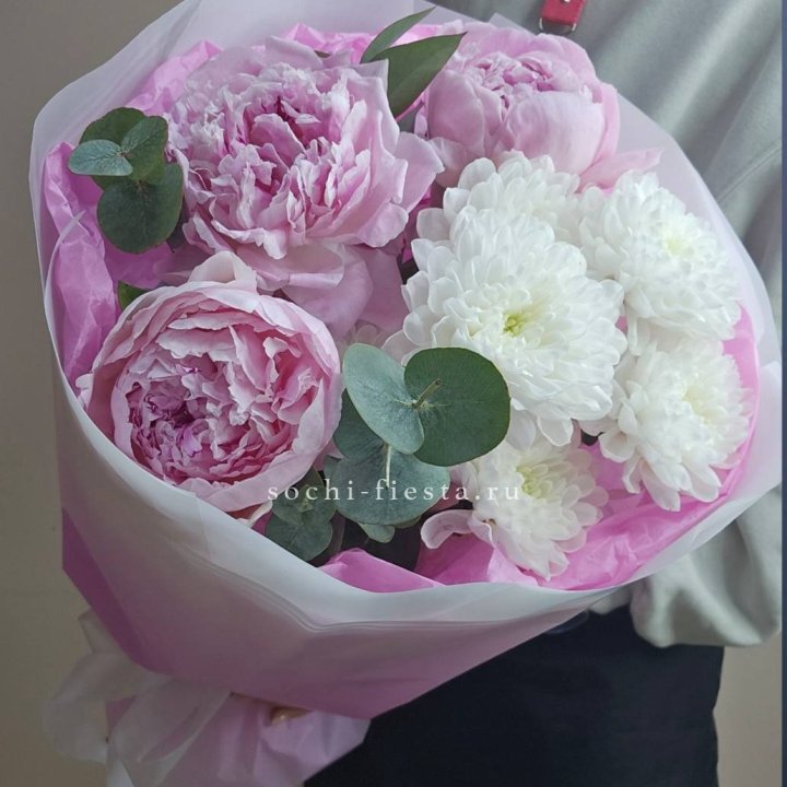  Букет комплимент с пионами в Ангарске