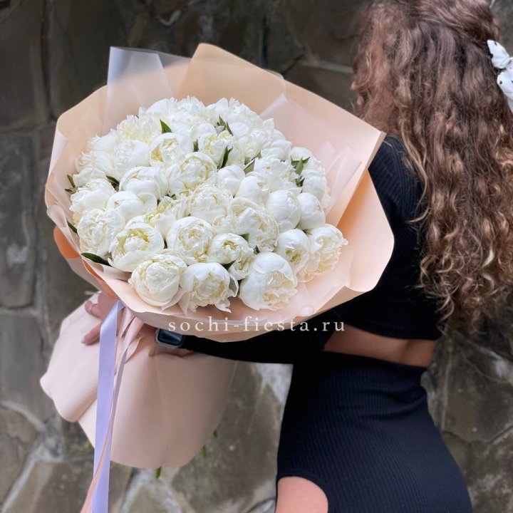 35 белых пион в Ангарске