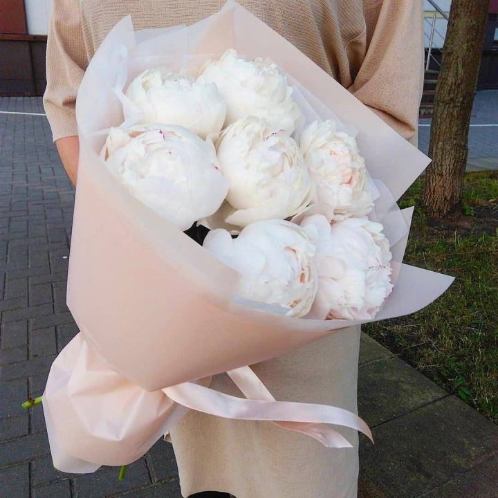 Букет белых пионов в Ангарске