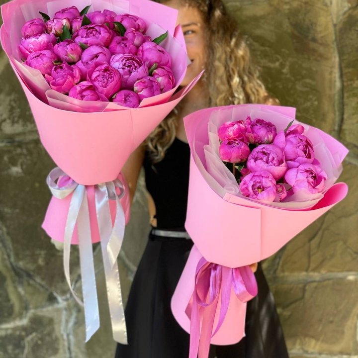 Букет ярких пионов  в Ангарске