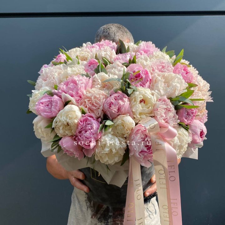 51 пионов в боксе в Ангарске