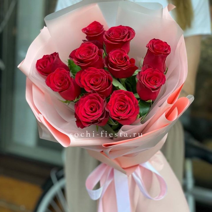 Букет красных роз "Мадам ред" в Ангарске