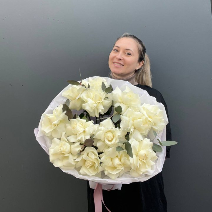 13 Белых французских роз Облако в Ангарске