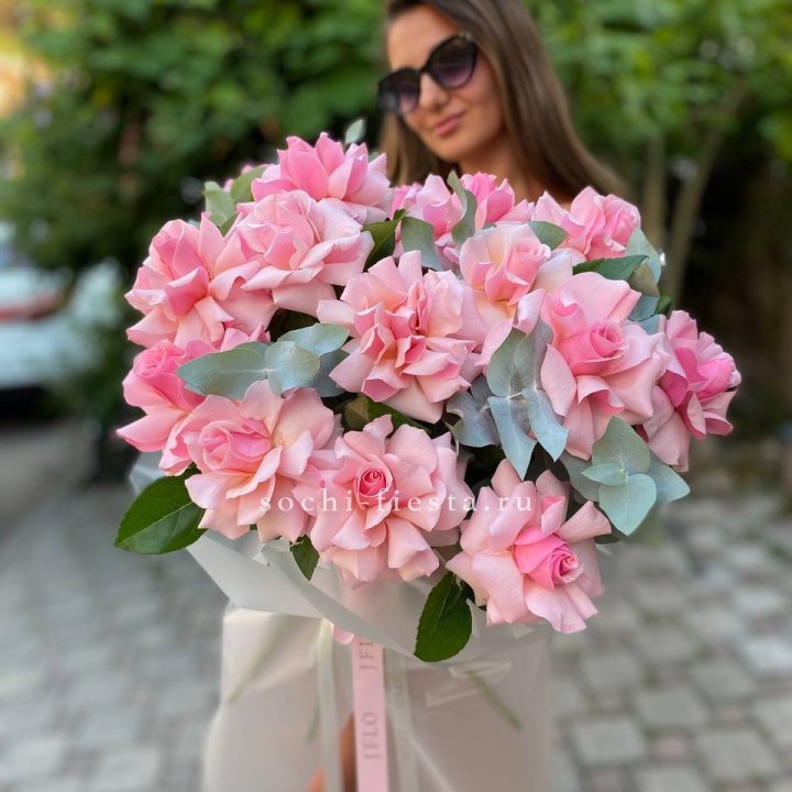 17 Розовых  французских роз в Ангарске