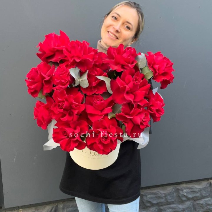 17 Французских роз в боксе в Ангарске