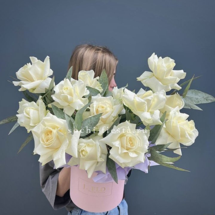 15 Французских роз в боксе в Ангарске