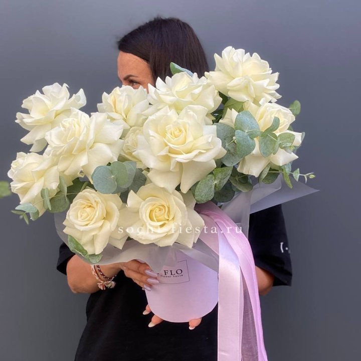 11 Французских белых роз в боксе в Ангарске