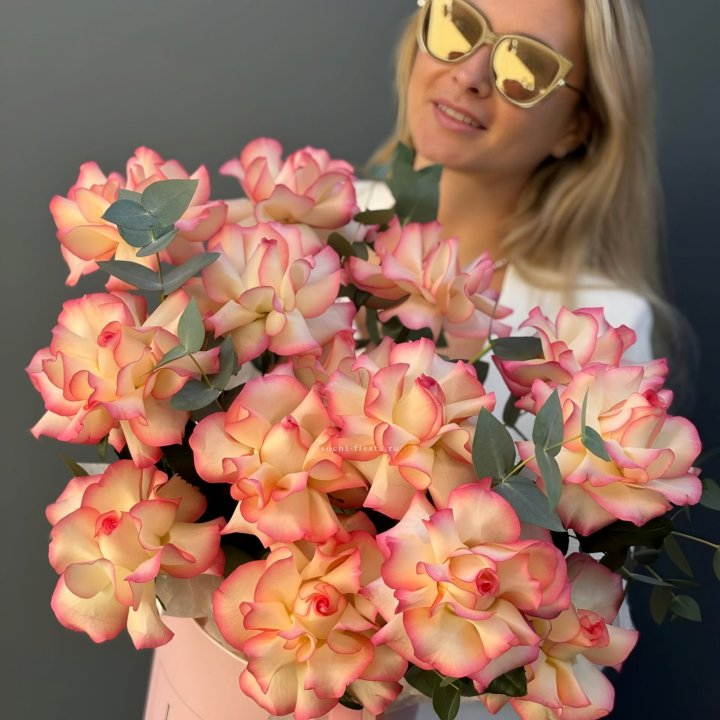 15 французских  роз Джумилия в боксе в Ангарске