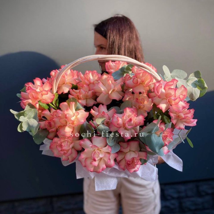 25 Французских роз Джумилия в корзине в Ангарске